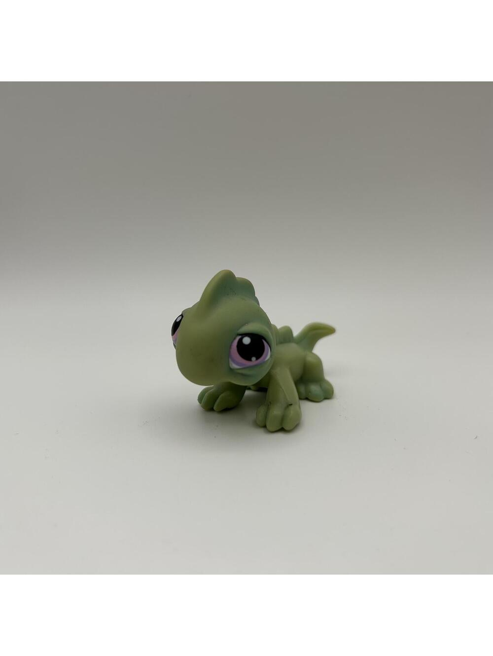 Littlest Pet Shop LPS Green Lizard Iguana #374 Pink/Purple Eyes Red Magnet 2004